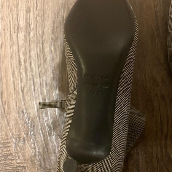 Brand new balenciaga boots, never worn, size 38.5 - Picture 4 of 7